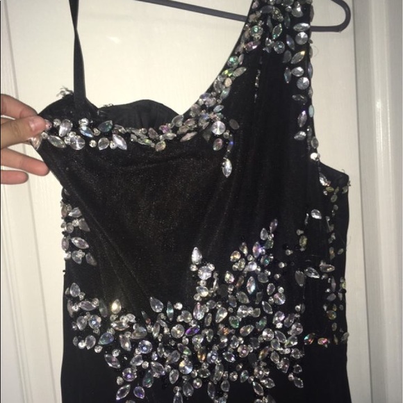 Prom/ Formal Dress - Picture 2 of 3